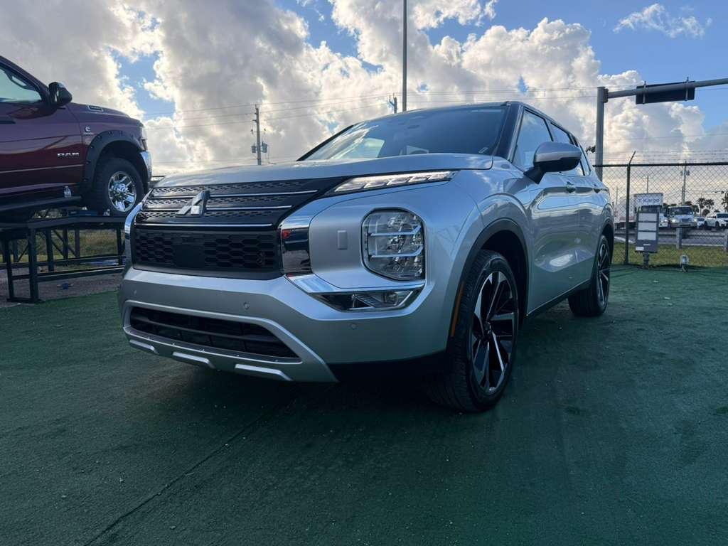 Mitsubishi Outlander SE – 2024