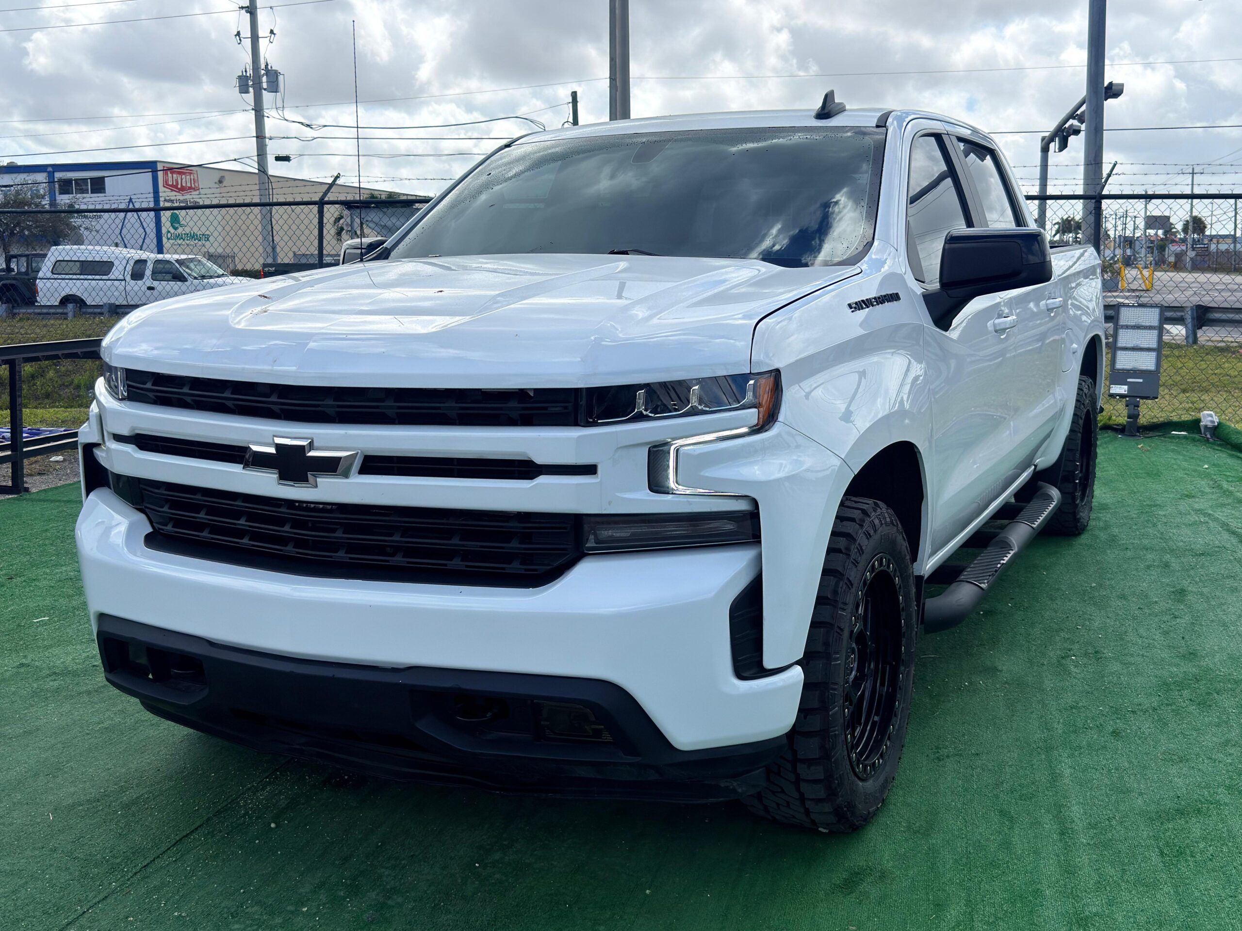 Chevrolet Silverado Crew Cab RST 4X2 4CYL – 2021
