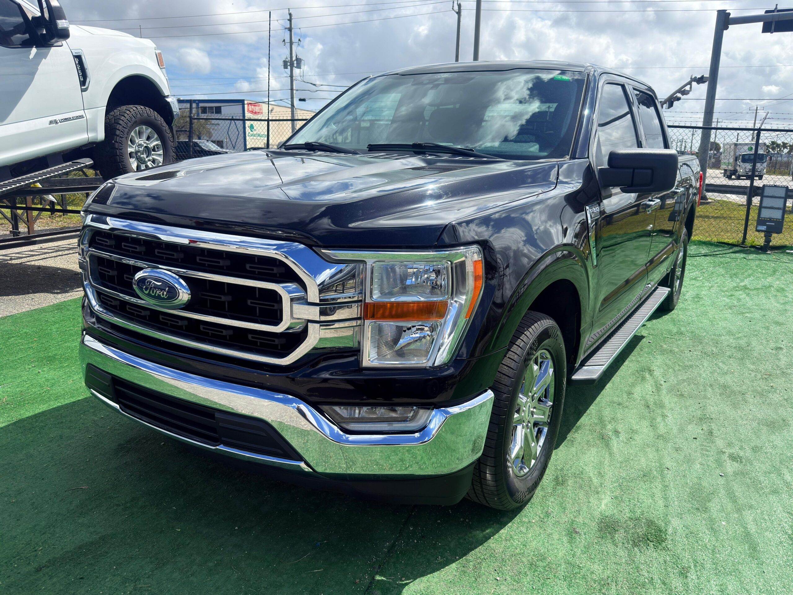 Ford F150 Super Crew Cab XLT 4X2 V6 – 2021