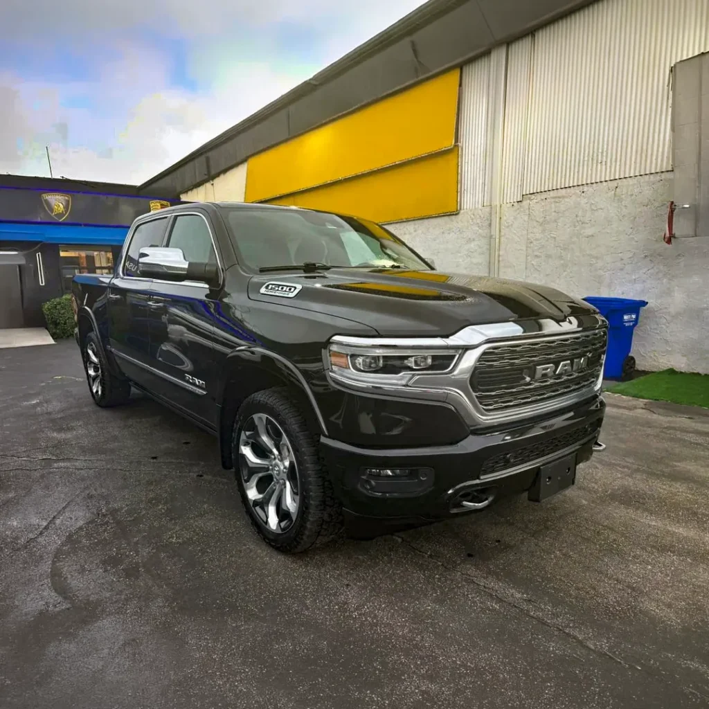 RAM 1500 Crew Cab 2023 Black - BusinessCar Miami